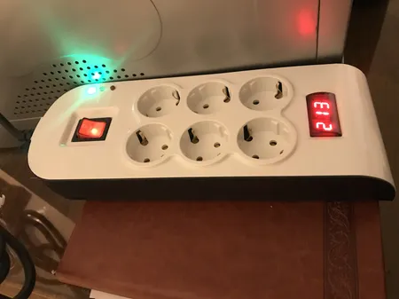 محافظ ولتاژ پارت الکتریک مدل PE8802