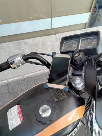 پایه نگهدارنده موبایل مناسب موتور و دوچرخه چهار گوشه مدل Universal Bike Holder