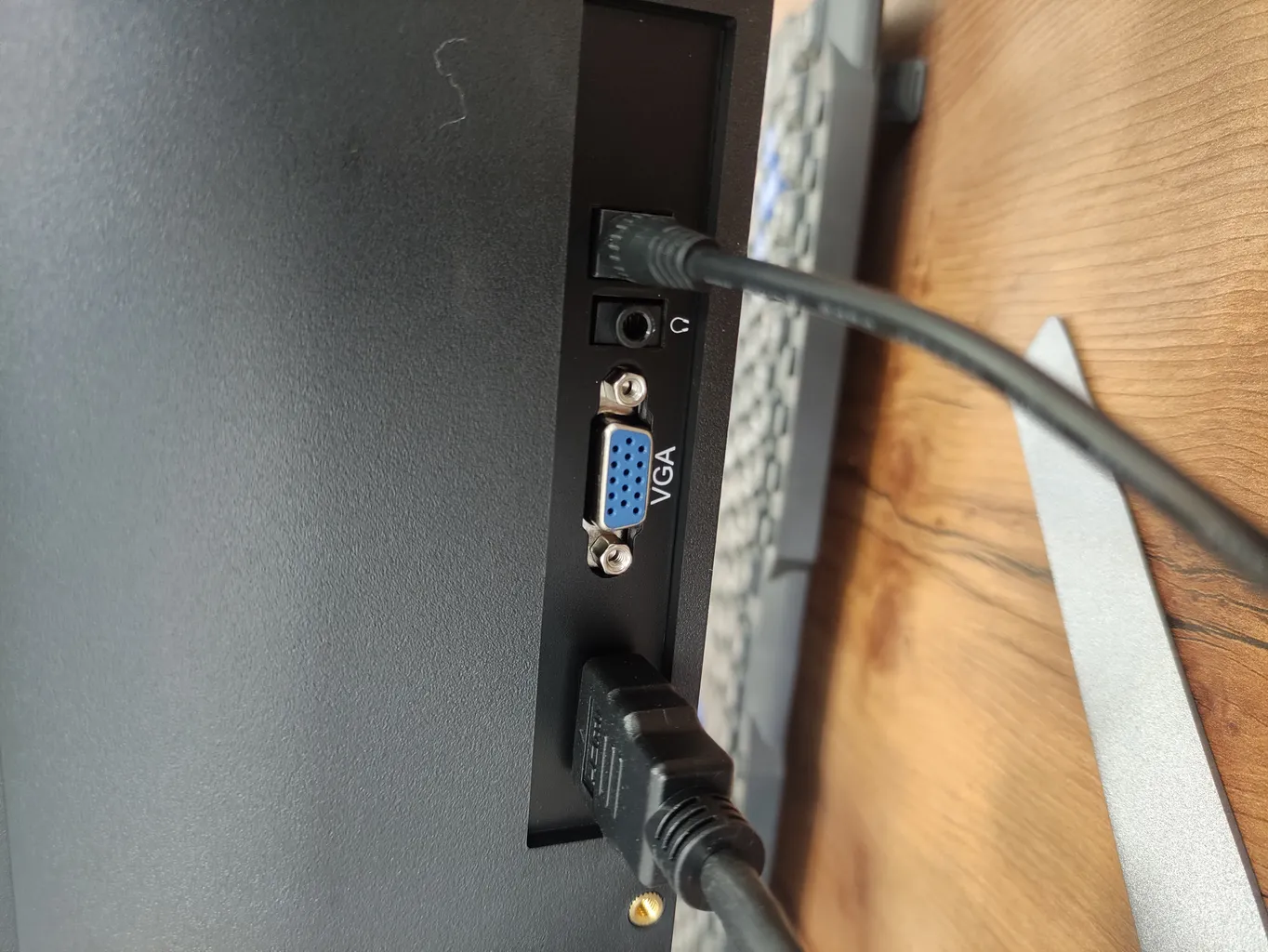 مانیتور جی پلاس مدل GDM-226LN سایز 22 اینچ، رزولوشن Full HD، پنل IPS، نرخ بروزرسانی تصویر 75 هرتز، یک پورت HDMI و یک پورت VGA