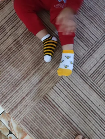 جوراب نوزادی طرح زنبور مدل N21