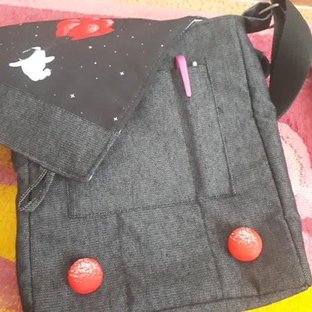 کیف دوشی دخترانه گالری چی چاپ طرح فضانورد و بادکنک