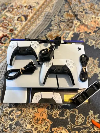 کنسول بازی سونی مدل PlayStation 5 Slim Digital Edition ظرفیت 1 ترابایت ریجن 2016B اروپا به همراه دسته اضافی و پایه شارژر