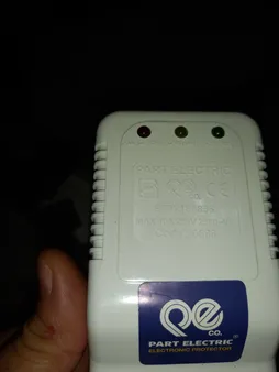 محافظ ولتاژ پارت الکتریک مدل 01