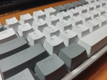 کیبورد گیمینگ ردراگون مدل K617 FIZZ، سوییچ مکانیکال قرمز، Tenkeyless، نورپردازی RGB