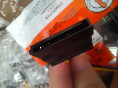 کابل تبدیل برق 4 پین به SATA مدل TKC بسته 3 عددی