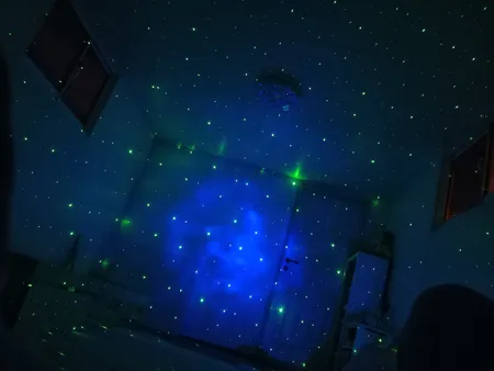 چراغ خواب مدل کهکشانی آدم فضایی ایستاده