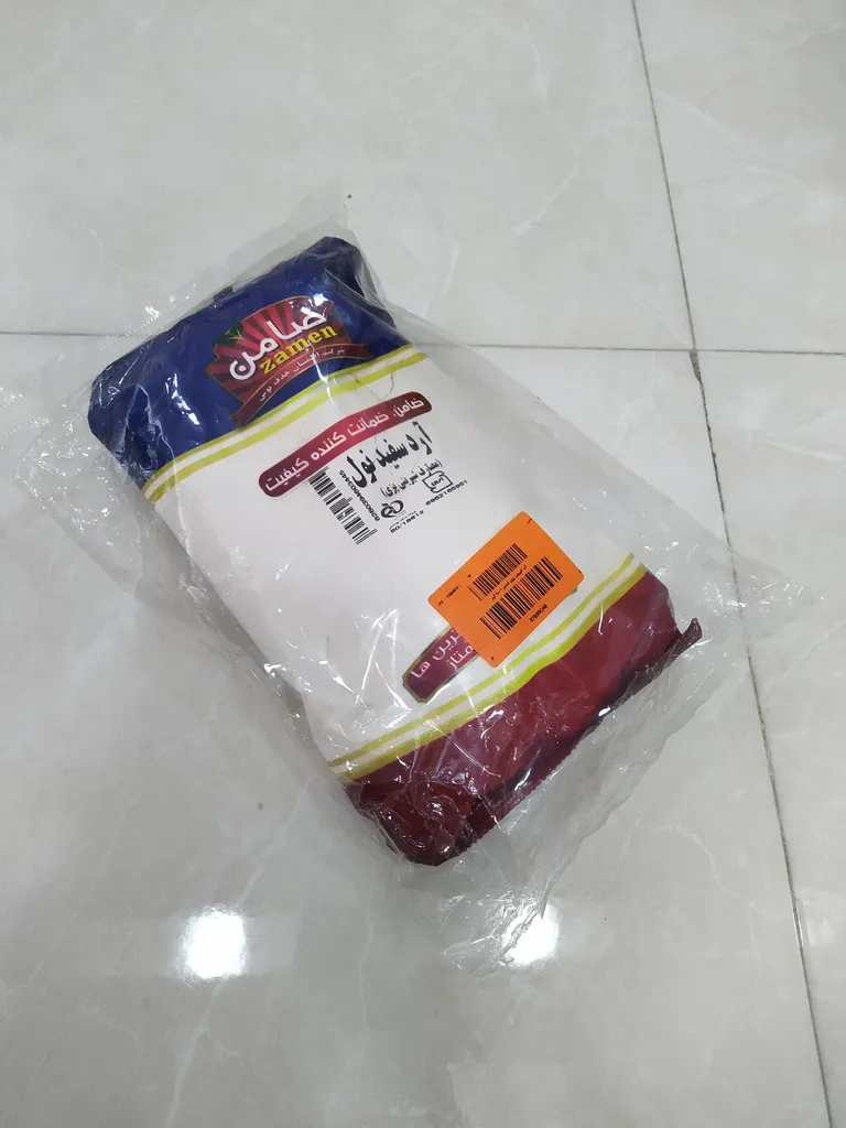 آرد شیرینی پزی ضامن - ۹۰۰ گرم