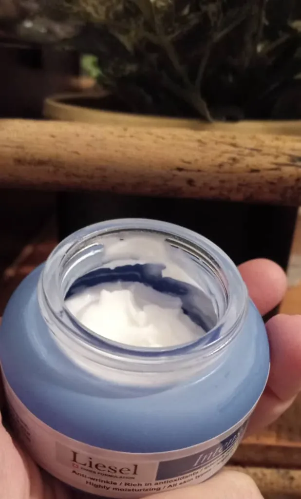 کرم شب ضد چروک لایسل مدل اینتنس مناسب انواع پوست حجم 50 میلی لیتر