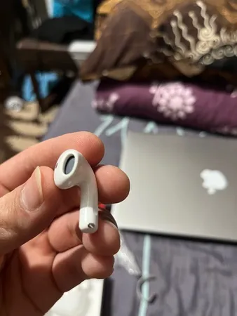 هدفون بلوتوثی اپل مدل AirPods 4