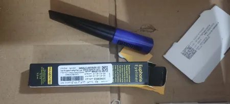 کرم ضدآفتاب و ضدلک بی‌رنگ لافارر مدل SPF30، مناسب پوست‌های خشک و معمولی، حجم 40 میلی‌لیتر