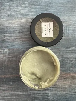 اسکراب لایه بردار پوست ایمنس هربال مدل اسپیرولینا و موم زنبور عسل وزن 200 گرم