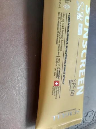 کرم ضدآفتاب رنگی فاقد چربی سی گل 50 میلی‌لیتر