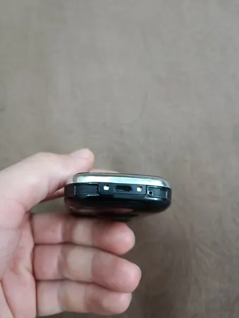 گوشی موبایل جی ال ایکس مدل F8 دو سیم کارت