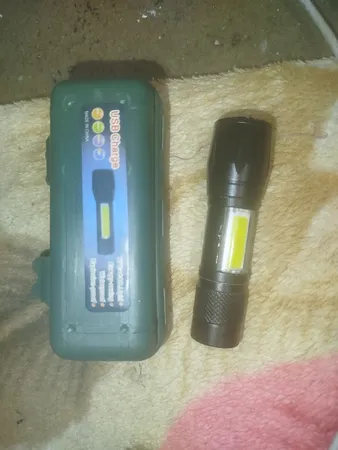 چراغ قوه دستی مدل HW-F600