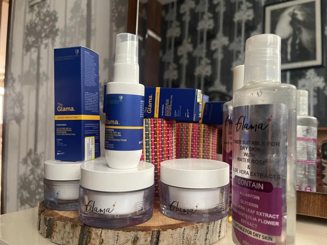 کرم ضد آفتاب بی‌رنگ مردانه گلاما SPF 50 مدل BHT محافظ UVA ،UVB مناسب برای انواع پوست حجم 50 میلی‌لیتر