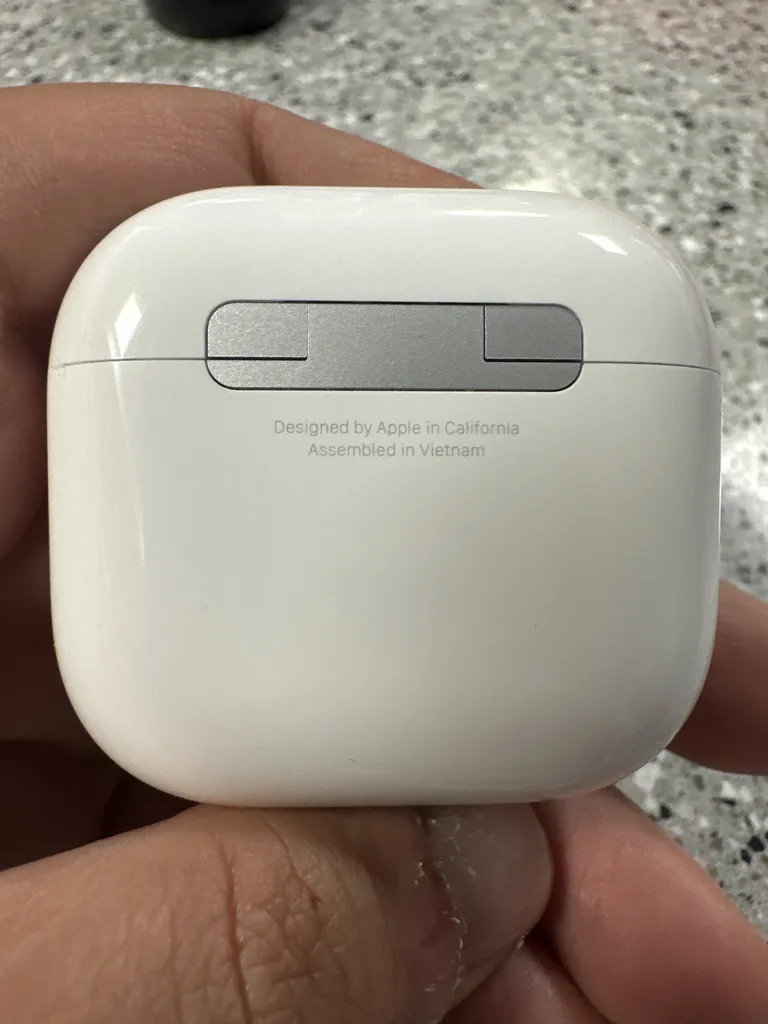 هدفون بلوتوثی اپل مدل AirPods 4 (نسخه دارای نویز کنسلینگ)