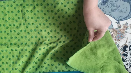 زیرانداز یوگا مدل حوله ای