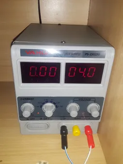 منبع تغذیه الکتریکی  15 ولت 2 آمپر یاکسون مدل 1502DD