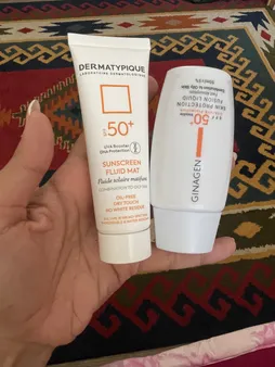 فلوئید ضدآفتاب بی‌رنگ درماتیپیک +SPF50 مدل SFM، مناسب پوست‌های چرب، حجم 50 میلی‌لیتر