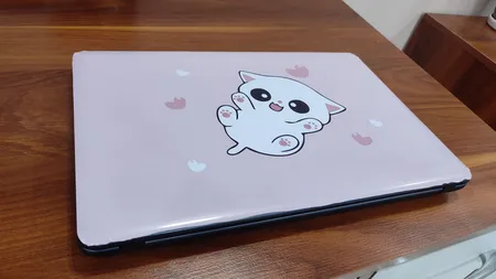 استیکر لپ تاپ مدل cute cat 02 مناسب برای لپ تاپ 15 تا 17 اینچ به همراه برچسب حروف فارسی کیبورد