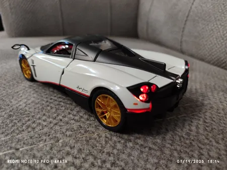 ماکت ماشین مدل پاگانی فلزی دودزا کد 235