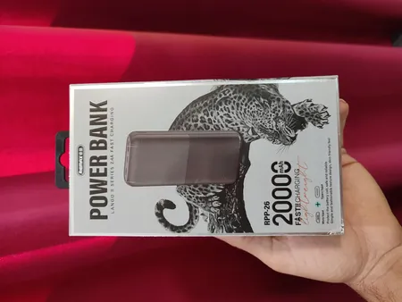 پاوربانک 12 وات ریمکس مدل RPP-26 ظرفیت 20000 میلی آمپر ساعت