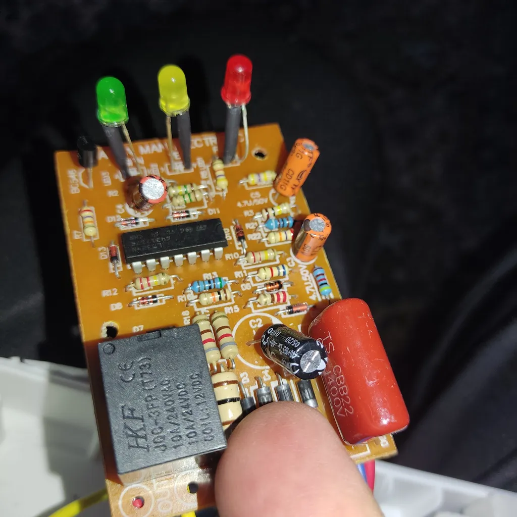 محافظ ولتاژ مچر مدل  6خانه MR 227