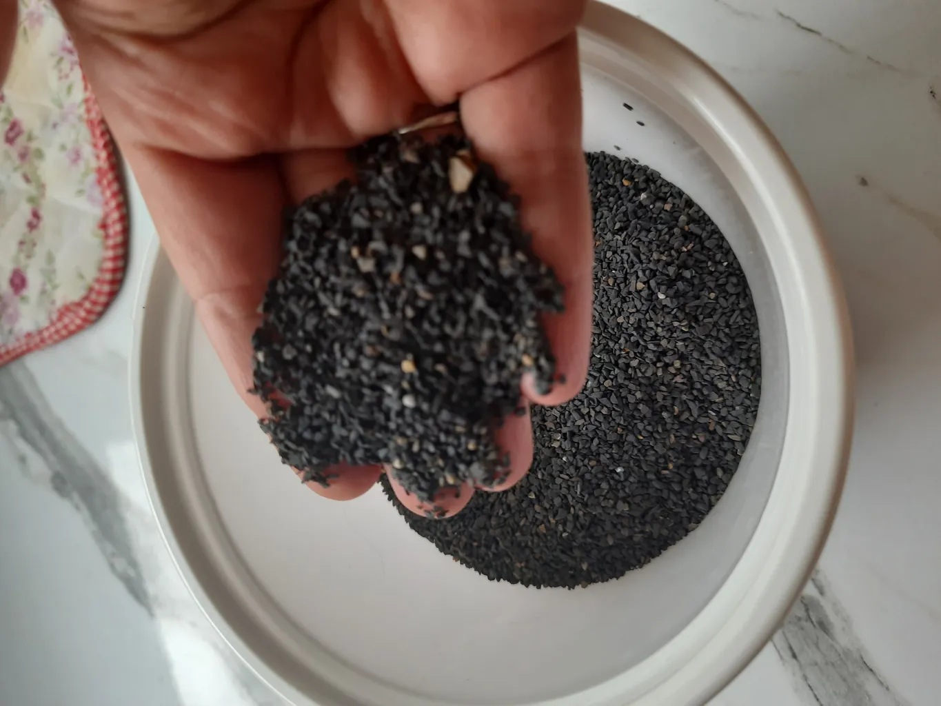 شن تزیینی آکواریوم مدل باروتی وزن 1 کیلوگرم