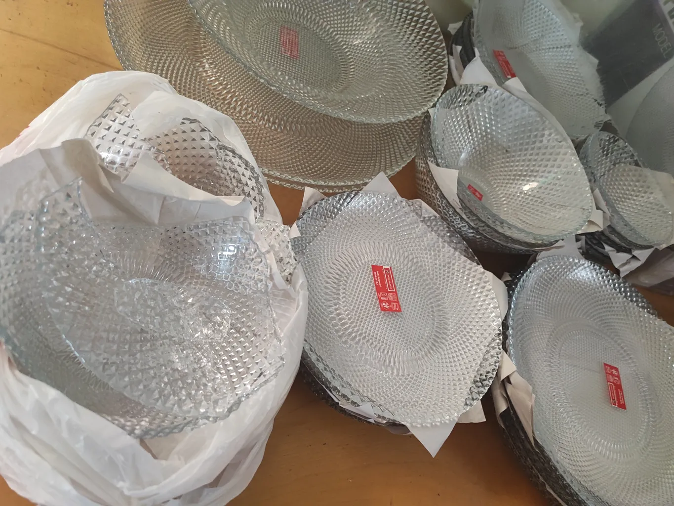 سرویس غذاخوری 33 پارچه 6 نفر نوری تازه مدل پیکسل کد NT20002100T