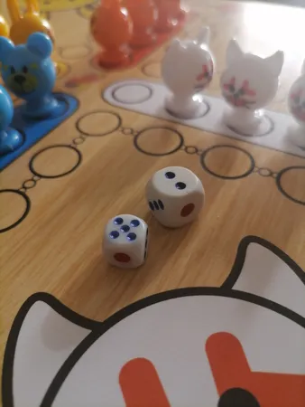 بازی منچ و مارپله تخته چوبی مدل Animals