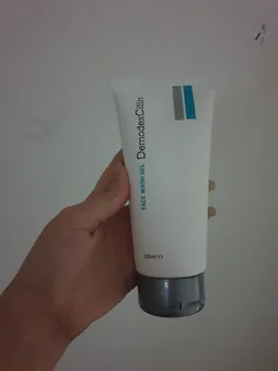 ژل شست‌وشوی صورت دمودکسیلین مدل DC حجم 200 میلی‌لیتر