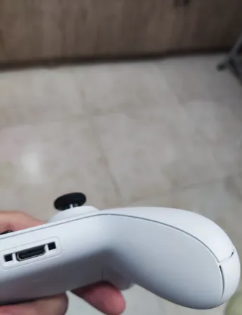 دسته بازی بی سیم مایکروسافت مناسب برای Xbox One S