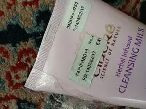 تجریه خرید ژل پاک کننده صورت پوستهای خشك و معمولی سینره حجم 150 میلی لیتر