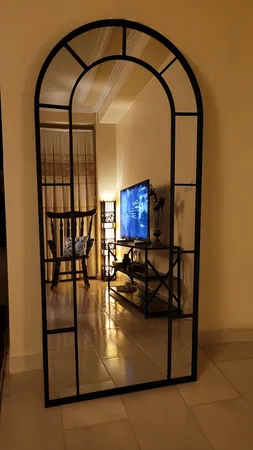 آینه مدل قدی فلزی طرح تاج پایه دار F-180