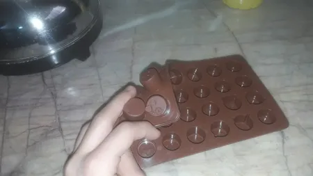 قالب شکلات مدل GlA-02 طرح ایموجی