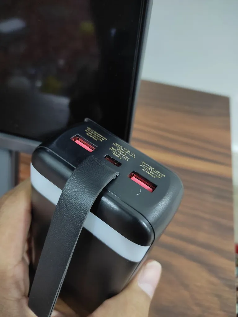 پاوربانک 22.5 وات ریمکس مدل RPP-660 ظرفیت 30000 میلی آمپر ساعت