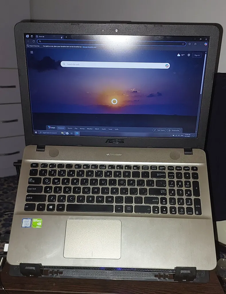 پایه خنک کننده  لپ تاپ یوکام مدل تنظیم ارتفاع 638B