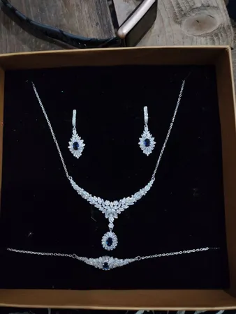 نیم ست نقره زنانه مدل یاقوت کبود الماسی