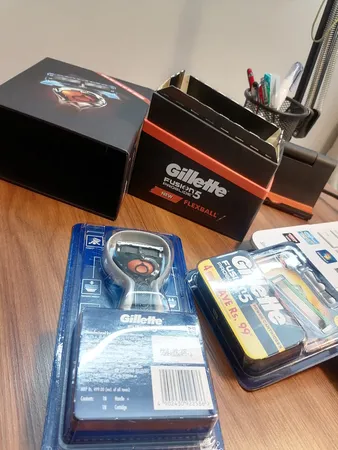 خود تراش ژیلت مدل fusion 5 proglide به همراه یدک مدل fusion 5 proglide بسته 4 عددی