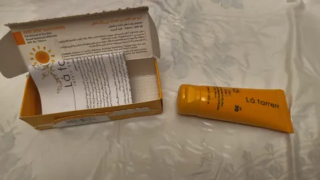 کرم ضدآفتاب و ضدلک بی‌رنگ لافارر مدل SPF30، مناسب پوست‌های خشک و معمولی، حجم 40 میلی‌لیتر