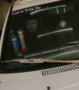 تجریه خرید ماسک ایفای نقش مدل وی