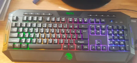 کیبورد گیمینگ تسکو مدل TK 8124، سوییچ ممبران، Full-Size، نورپردازی RGB LED