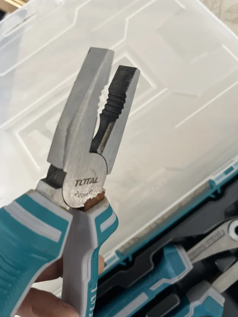 انبردست و سیم چین و دم باریک و انبر کلاغی توتال مدل THKTV02P041