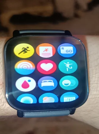 ساعت هوشمند شیائومی مدل Redmi Watch 5 Lite دارای قابلیت های قابلیت مکالمه از طریق بلوتوث بند سیلیکون