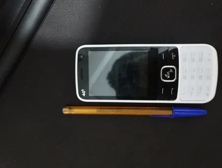 گوشی موبایل هانوفر مدل 5300 4G دو سیم‌کارت ظرفیت 16 گیگابایت و رم 2 گیگابایت