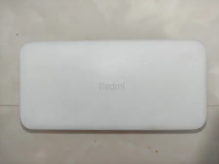 پاوربانک 18 وات شیائومی مدل Redmi ظرفیت 20000 میلی آمپرساعت به همراه کابل تبدیل microUSB