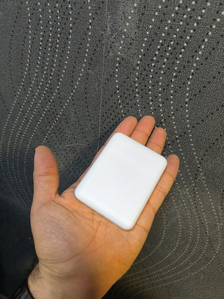 پاوربانک موماکس طرح مگ سیف مدل 122 ظرفیت 5000 میلی آمپر ساعت