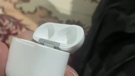 هدفون بلوتوثی اپل مدل AirPods 4 (نسخه دارای نویز کنسلینگ)
