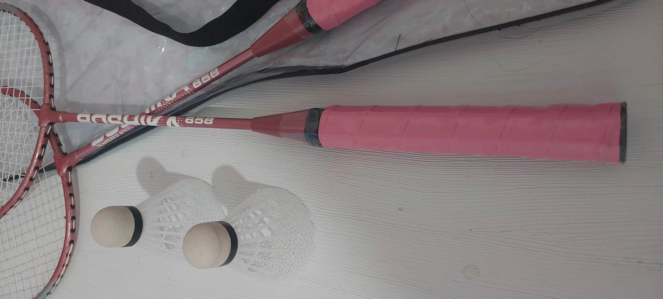 راکت بدمینتون مدل بوانگ به همراه توپ بدمینتون بسته 4 عددی