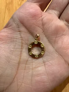 تجریه خرید آویز گردنبند طلا 18 عیار زنانه میو گلد طرح کارتیه لاو